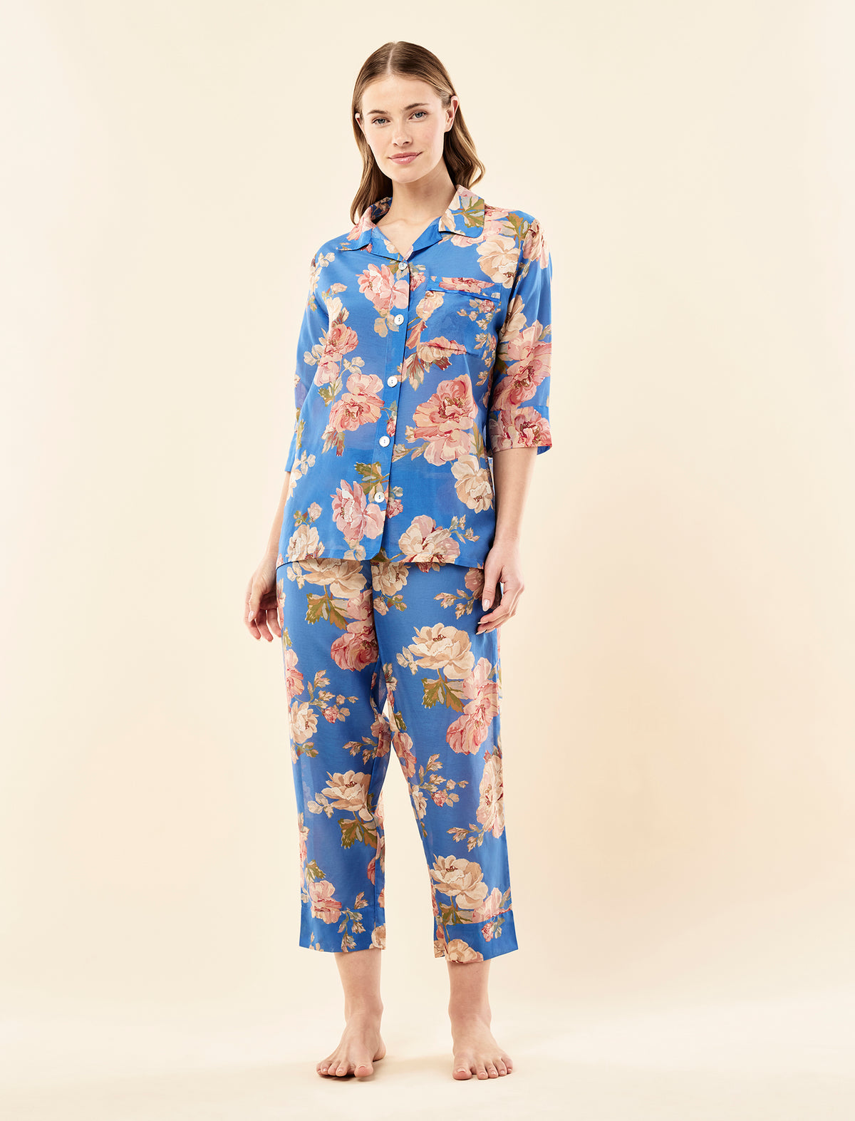 Sienie wearing the Iona Crop PJ Set
[model: Sienie wears size S |  Height: 175m
/ 5’9” | Bust: 85cm | Waist: 66cm| Hips: 93cm]