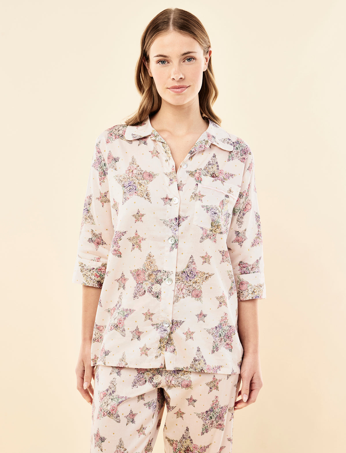 Sienie wearing the Floral Star Crop PJ Set
[model: Sienie wears size S |  Height: 175m
/ 5’9” | Bust: 85cm | Waist: 66cm| Hips: 93cm]
